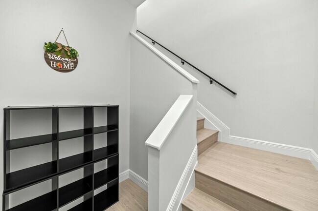 Building Photo - 6553 Via Regina