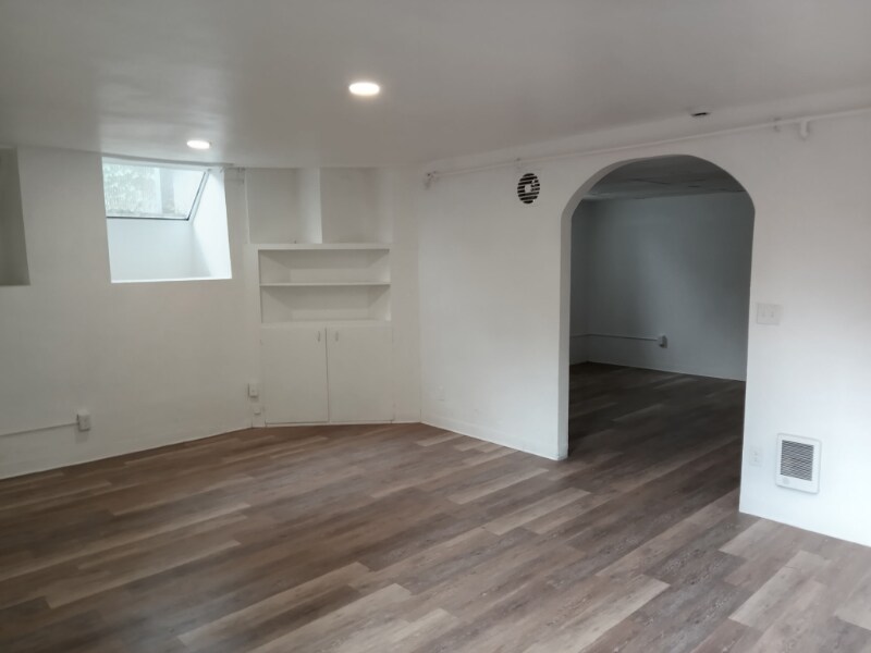 Building Photo - 325 1st Ave