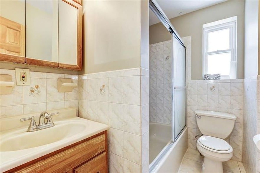 Bathroom - 165 Vroom St