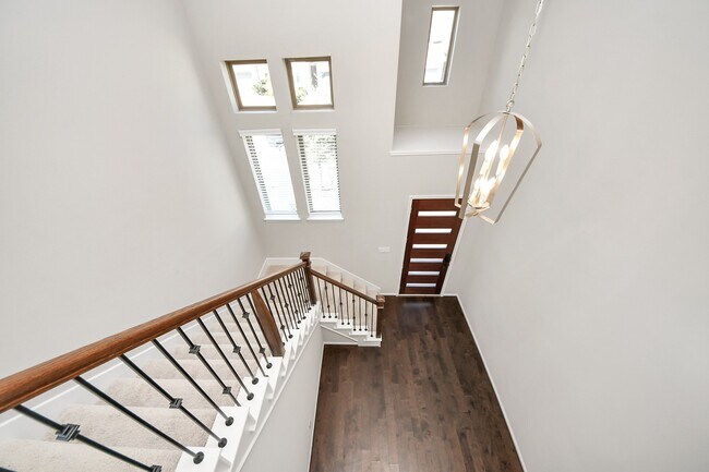 Building Photo - 1930 Waters Branch Dr