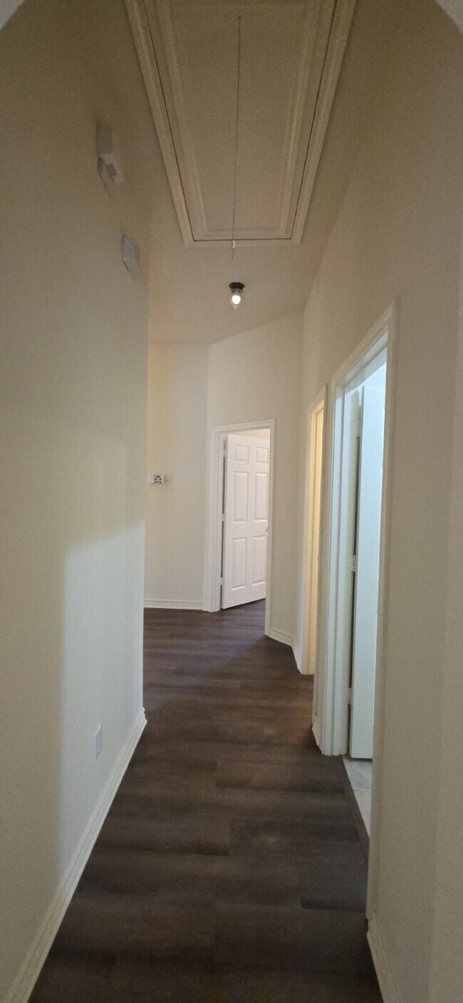 Building Photo - Recently remodeled 4 bedrooms, 3 bathrooms and move-in ready!