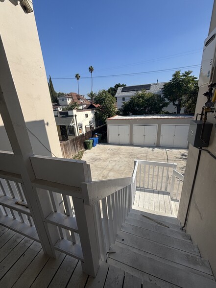 Building Photo - 1956 1/2 Park Grove Ave