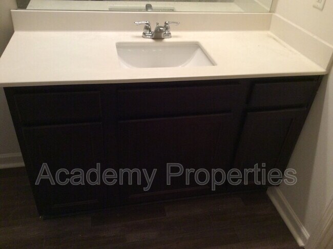 Building Photo - 2013 Millstream Hollow