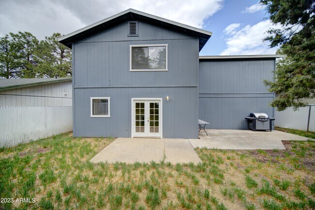 Building Photo - 480 N 6th Dr