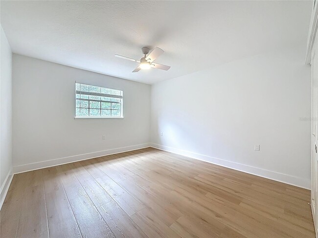 Building Photo - 200 Country Club Dr