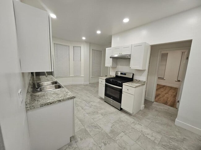 Primary Photo - 75 5th Ave