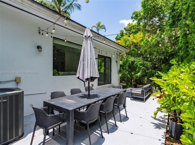 Building Photo - 925 Algaringo Ave