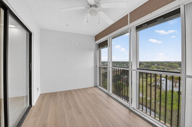 Building Photo - 14475 Strathmore Ln