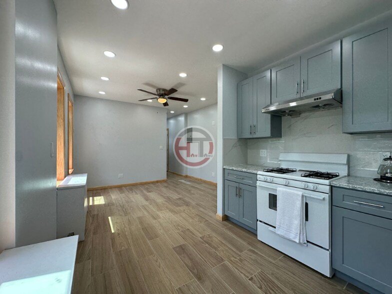 Building Photo - 450 Quincy Ave