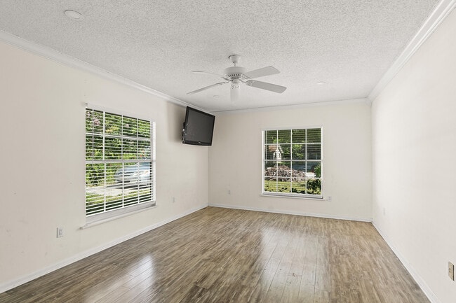 Building Photo - 3215 1st Pl
