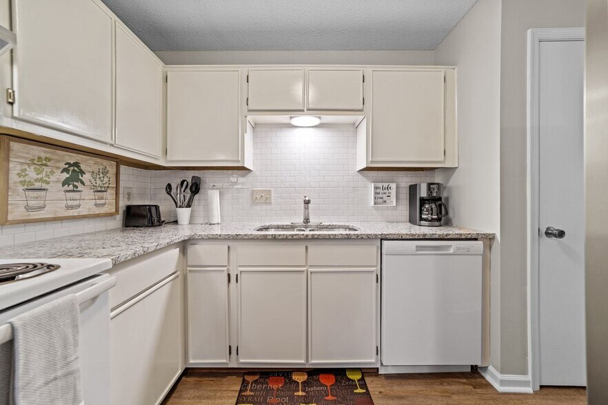 Building Photo - 4330 Edith Ln