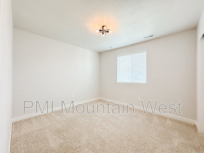 Building Photo - 3855 S 3025 W