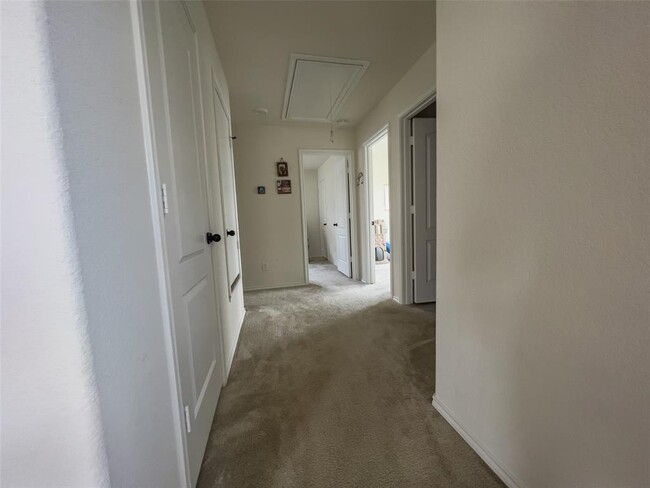 Building Photo - 3017 Maurine Dr
