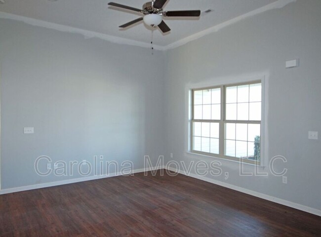 Building Photo - 423 Peaksview Dr