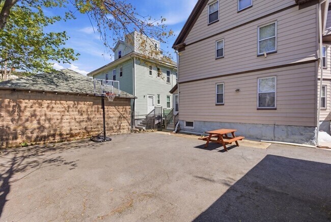 Building Photo - 82 Blake St
