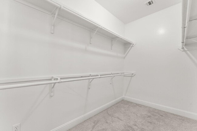 Building Photo - 4150 Primrose Dr