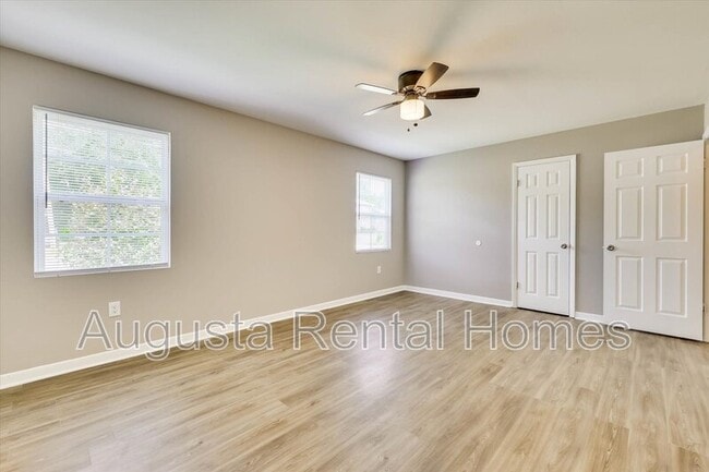 Building Photo - 3606 Cameron Dr