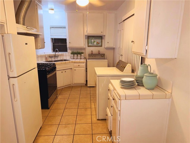 Building Photo - 843 W Walnut Ave