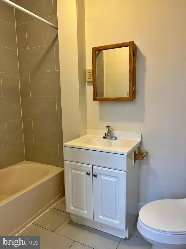 Building Photo - 665 W Market St