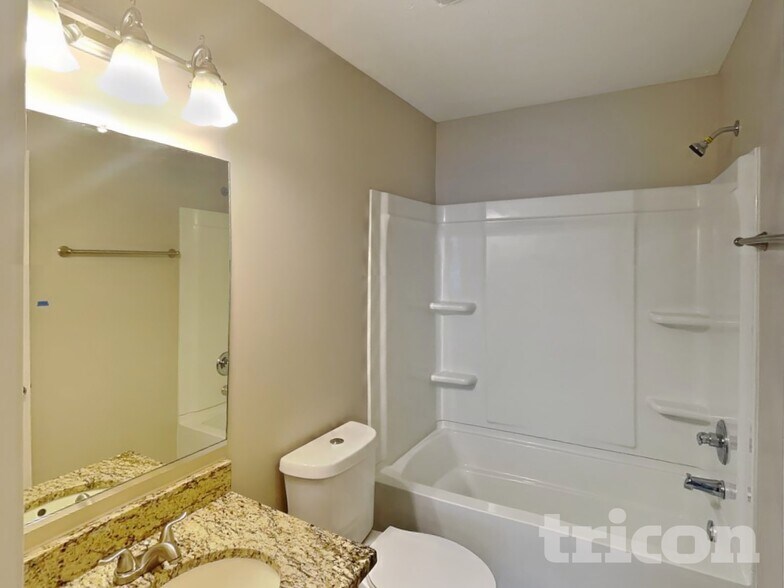 Building Photo - 1621 Robert Rd