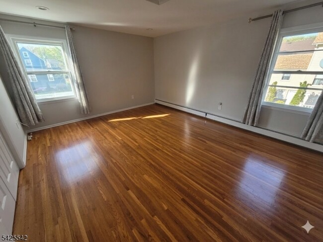 Building Photo - 101 Bloomingdale Ave