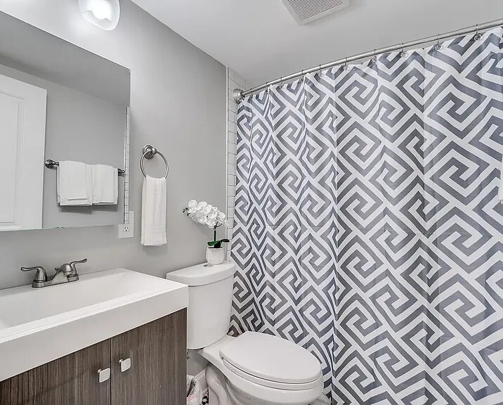 Building Photo - 1258 Holbrook Ter NE