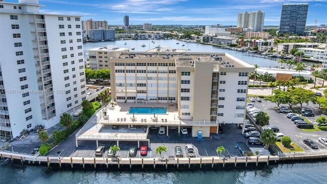 Building Photo - 111 Golden Isles Dr