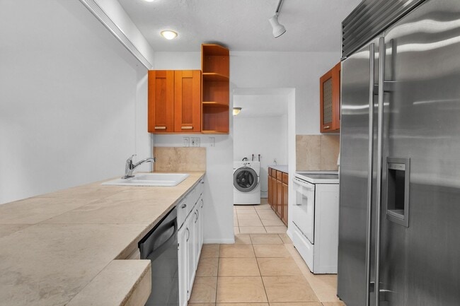 Building Photo - Beautiful home in quiet neighborhood