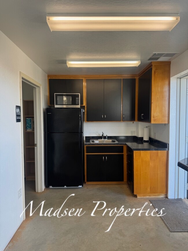 Building Photo - 1115 E Ewald Ct