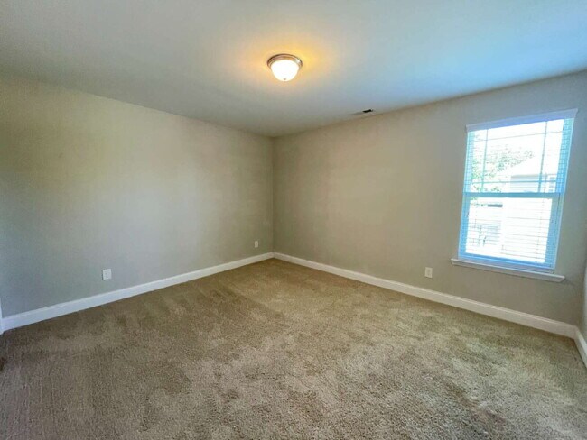 Building Photo - Beautiful 2 Story Home In Bridgeport North...