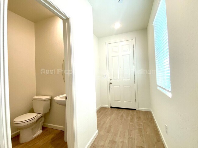 Building Photo - 2273 N Raleigh Dr