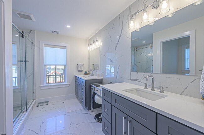 Building Photo - 26 S Rosborough Ave