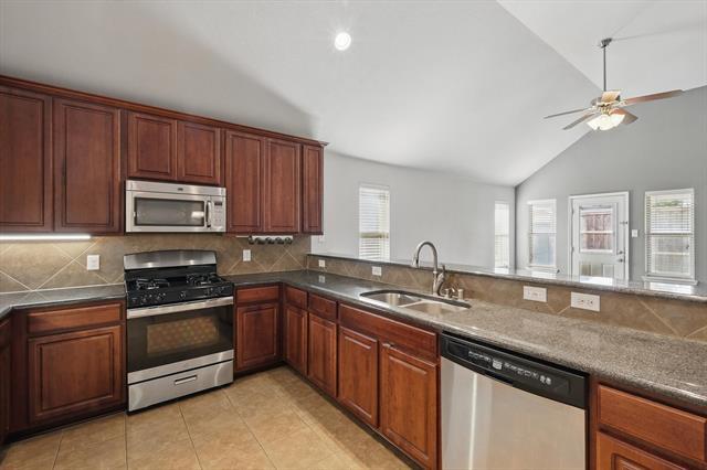 Building Photo - 1204 Villa Paloma Blvd