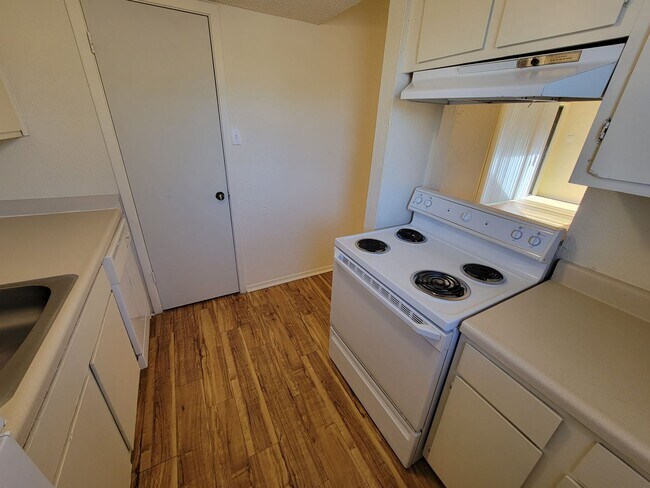 Building Photo - 1-bed, 1-bath unit in Bryan, great locatio...