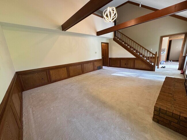Building Photo - 2025 Mt Badon Ln
