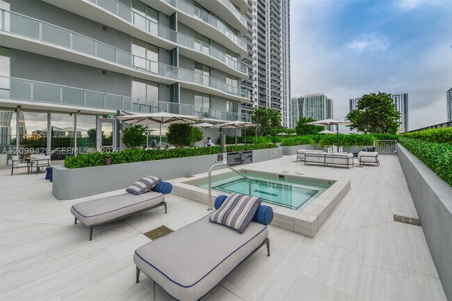 Building Photo - 1400 Biscayne Blvd