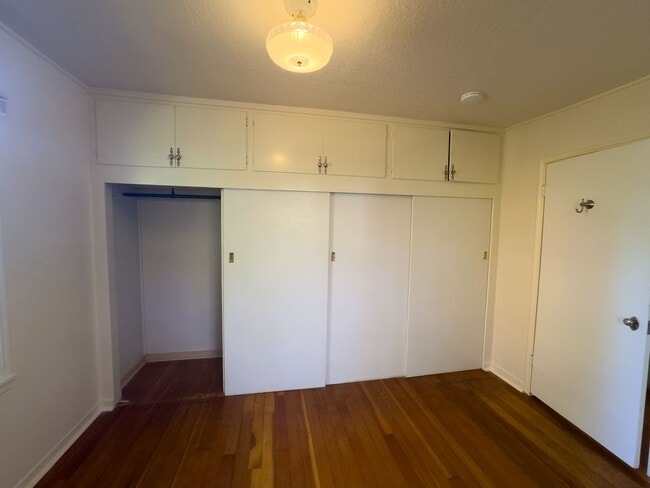 Building Photo - Charming 2 Bed 1 Bath Home on Fenced Corne...