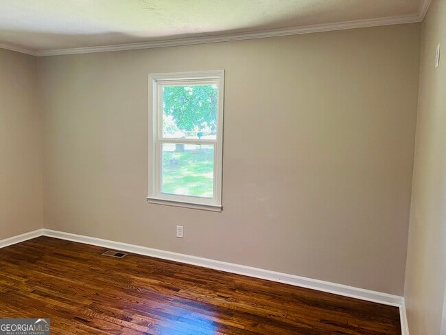 Building Photo - 31 Swan Dr