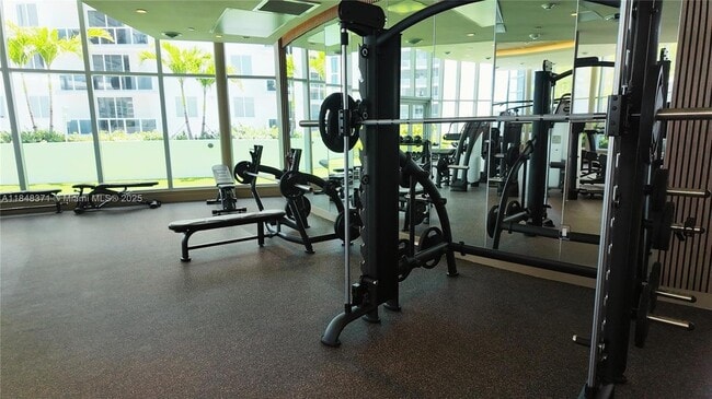 Building Photo - 700 NE 24th St