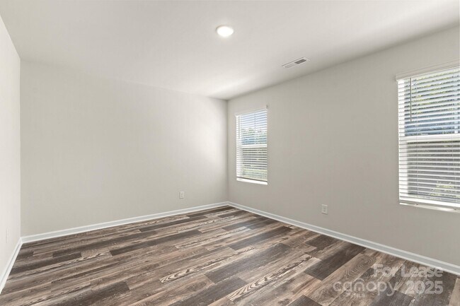 Building Photo - 117 Dogwood Vlg Trl