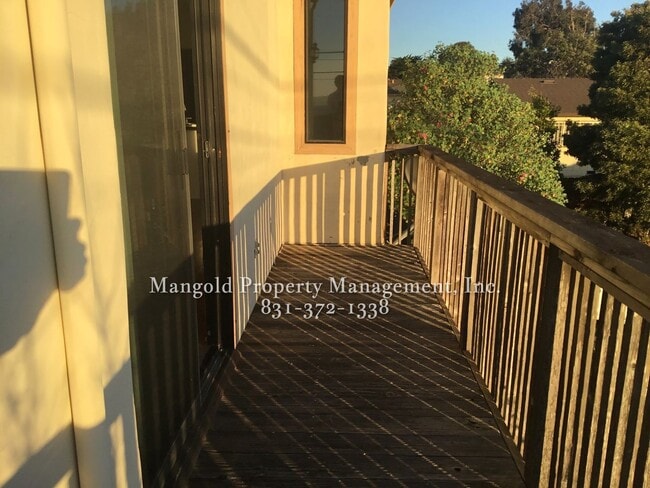 Building Photo - Charming Two-Story 2-Bed 2-Bath Home with Wrap-Around Balcony & Hardwood Floors in Seaside