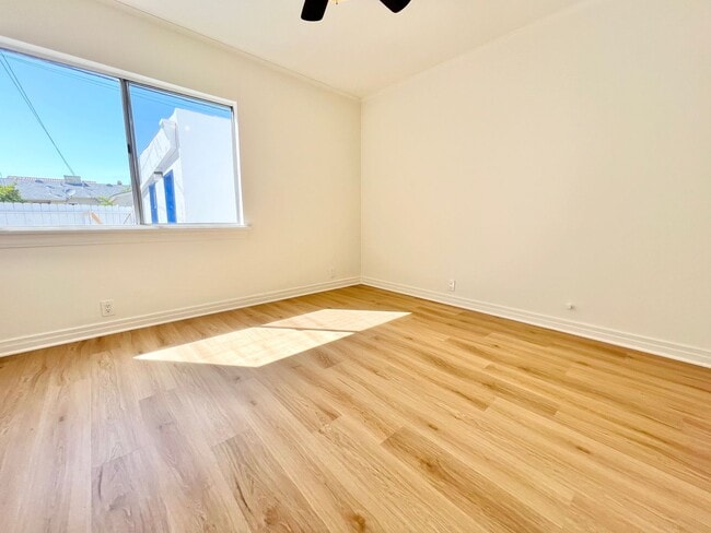 Building Photo - Charming Belmont Shore Bungalow close to 2...