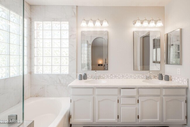 Building Photo - 8842 E Palm Ridge Dr