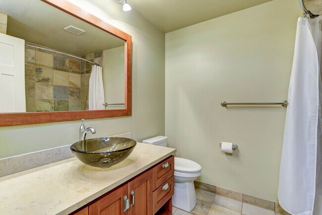 Building Photo - 5180 Highland Dr
