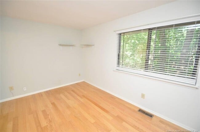 Building Photo - 1133 Schaub Dr