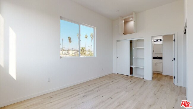 Building Photo - 1509 Cloverdale Ave