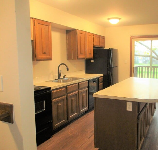 Building Photo - 2700 Dundee Ct