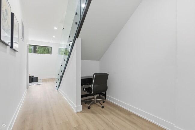 Building Photo - 4210 W 5th Ave