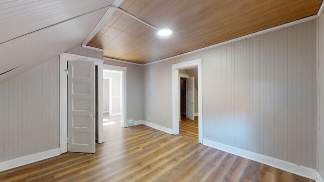 Building Photo - 2818 E 119th St