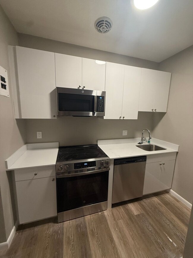 Building Photo - Cozy Jamaica Plan 1 Bed